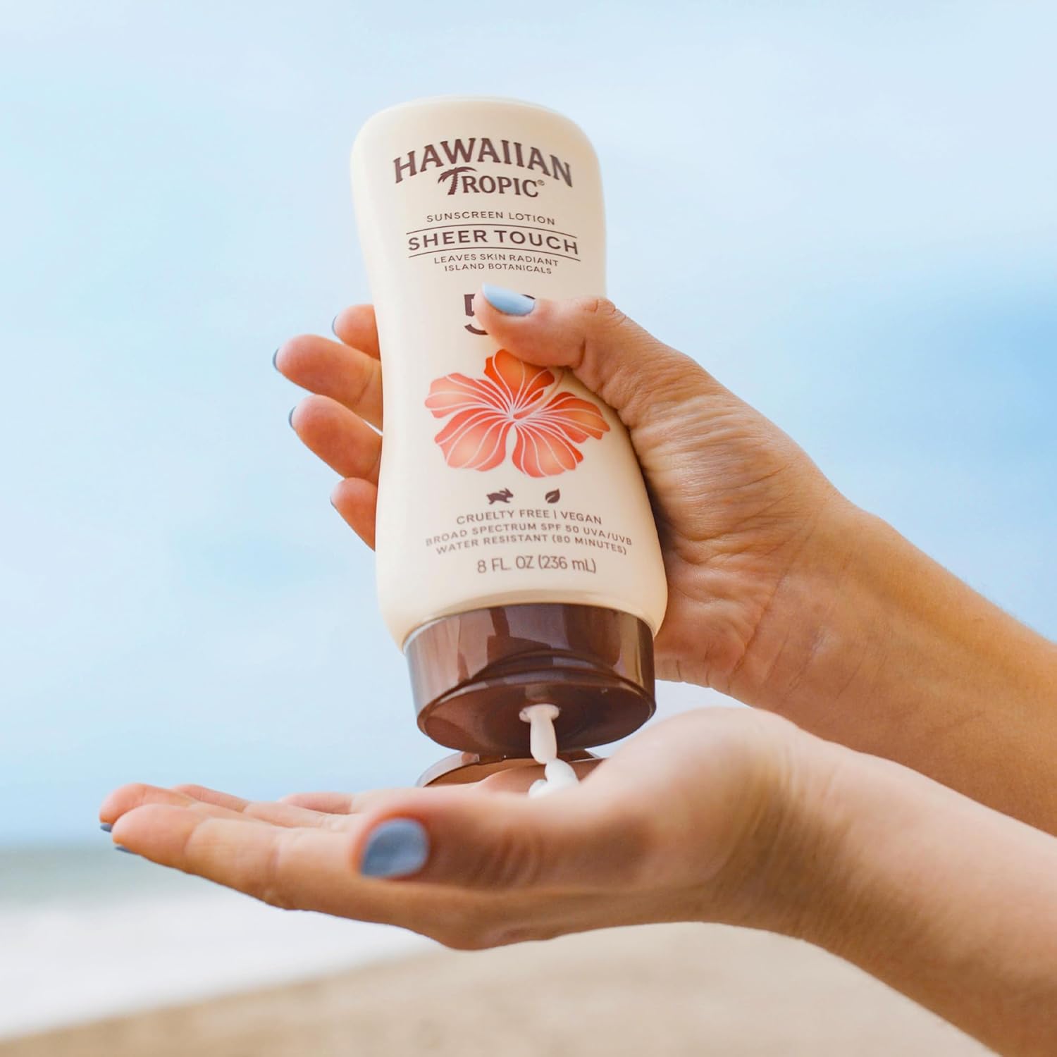 Demonstrates the lightweight, non-greasy texture of the sunscreen lotion to reassure customers about its comfortable application.