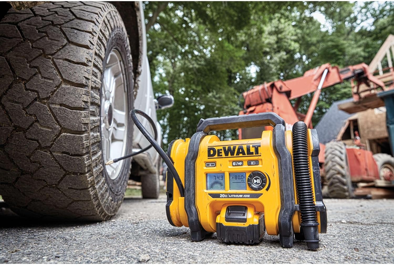 Demonstrates the product's versatility in various work environments, showing it can be used for inflating tires on vehicles and at construction sites.