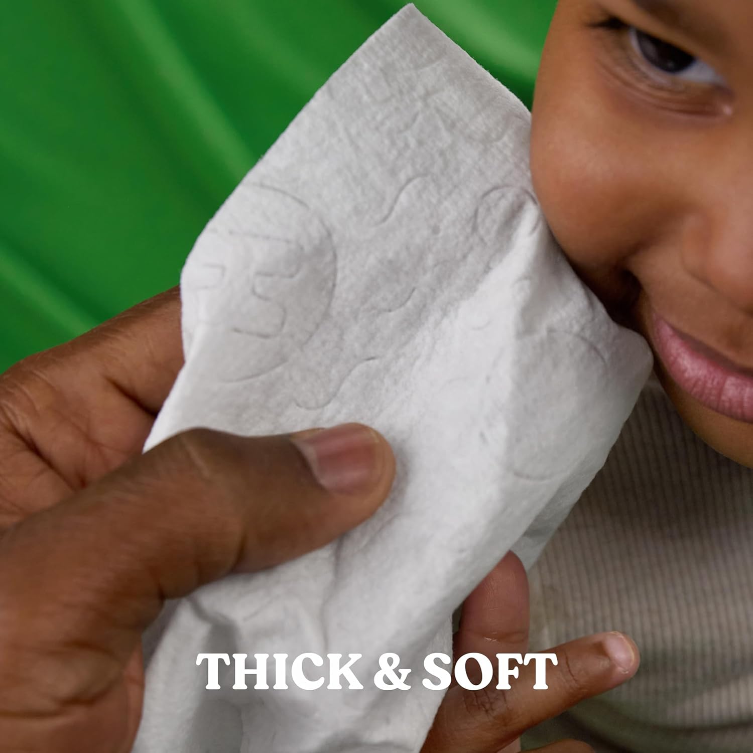 Highlights the product's thickness and softness to emphasize comfort and quality.