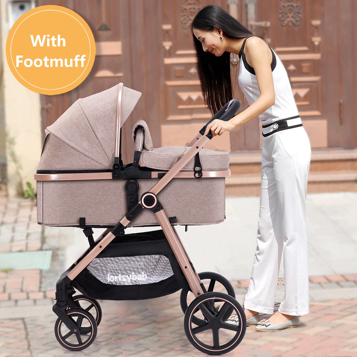 Highlights that the stroller comes with a footmuff, emphasizing added value and comfort for the baby.