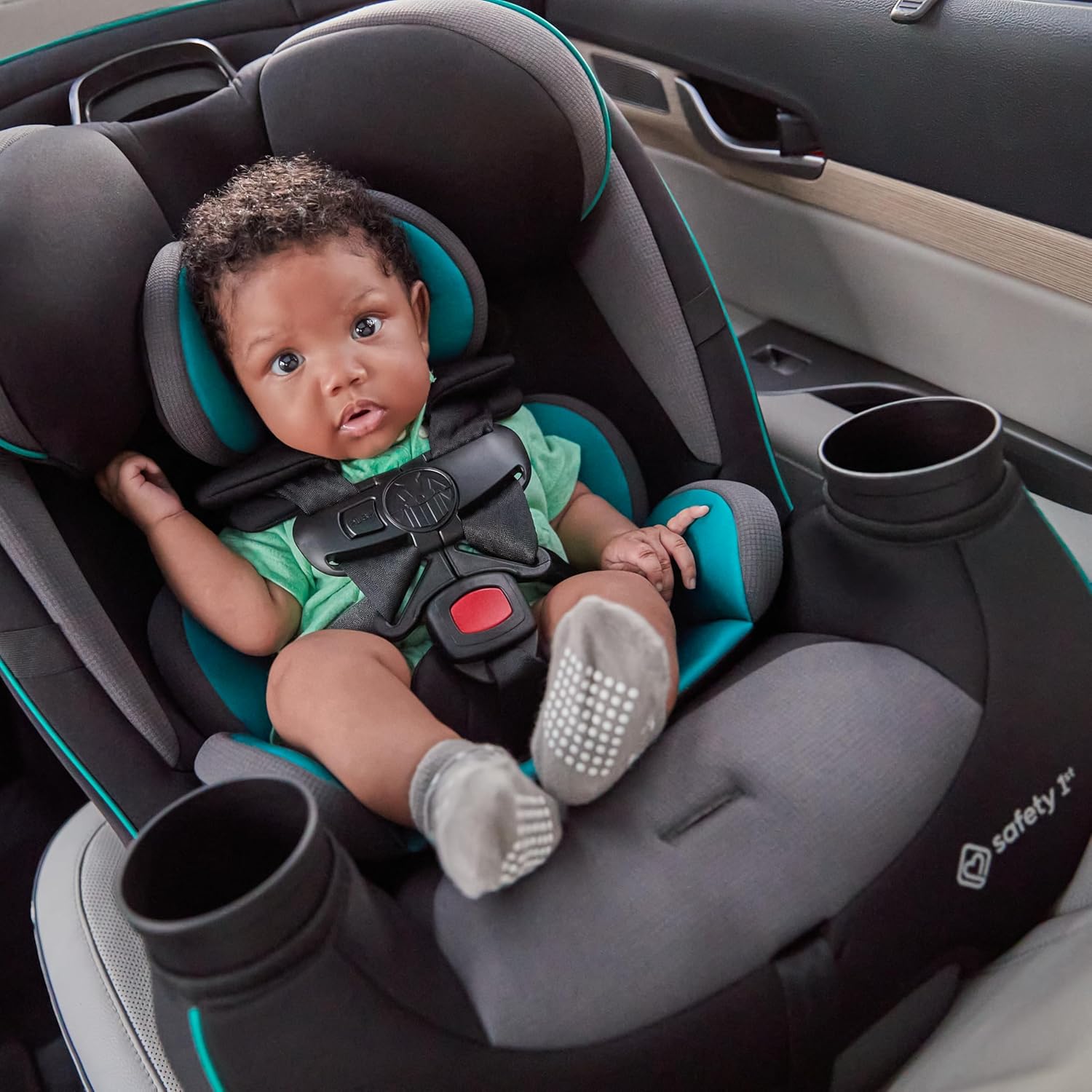Demonstrates the car seat in use with a real child, showcasing its safety features and comfortable design for infants.