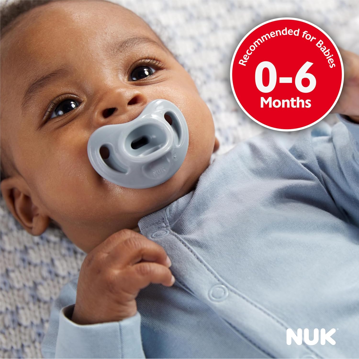 Informs parents that this pacifier is suitable and safe for babies aged 0-6 months.