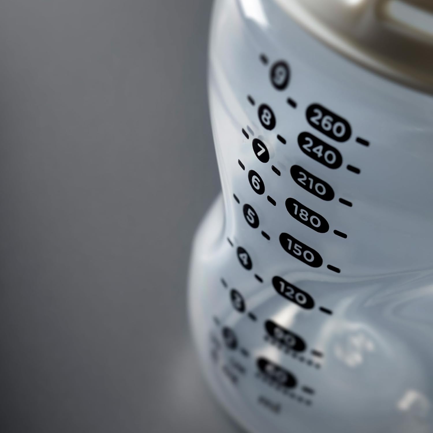 Shows the different volume measurements on the product, helping customers understand its capacity and how to use it for various recipes or portions.
