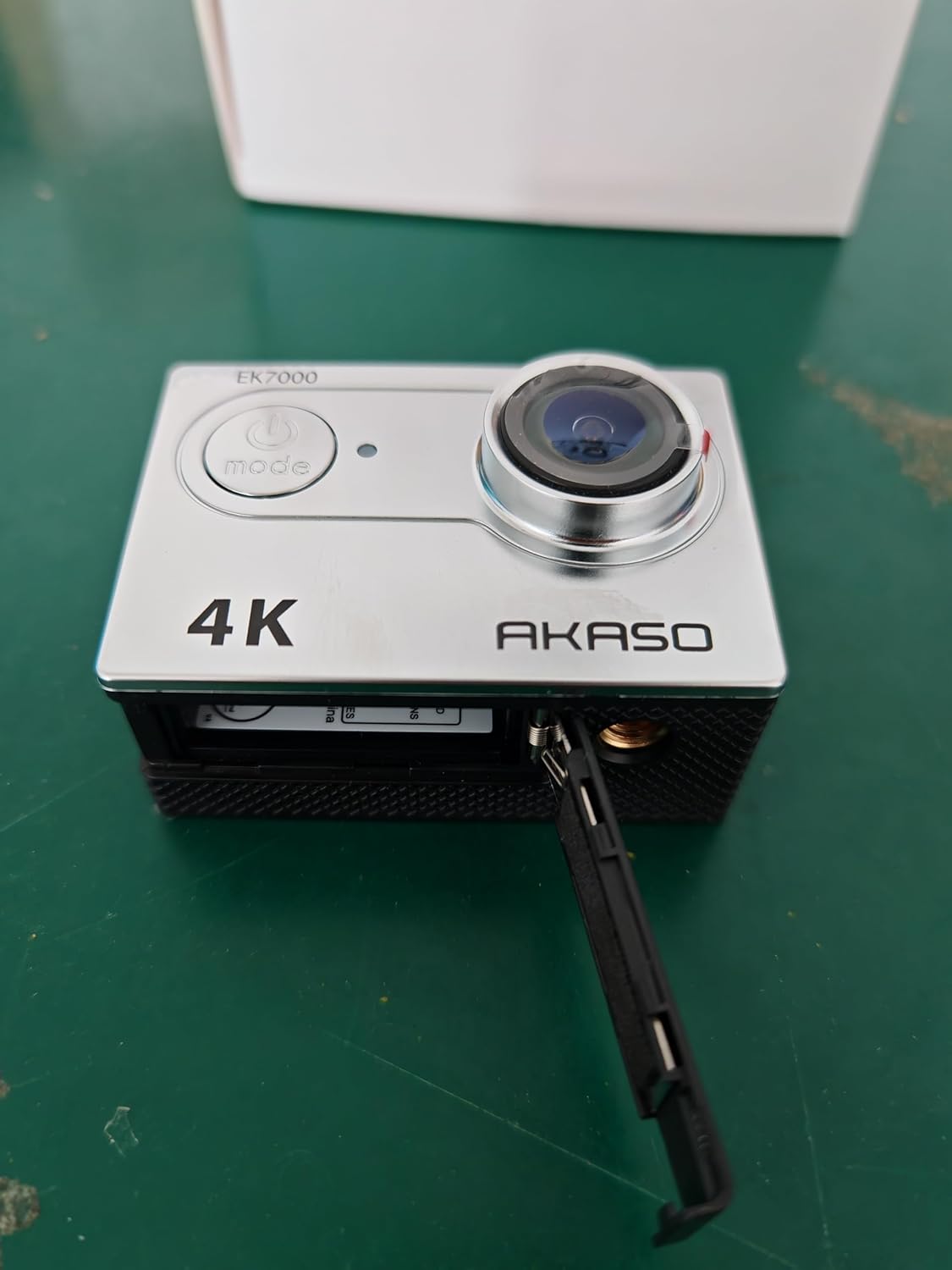 Highlights the camera's 4K video recording capability to emphasize its high-quality video output.