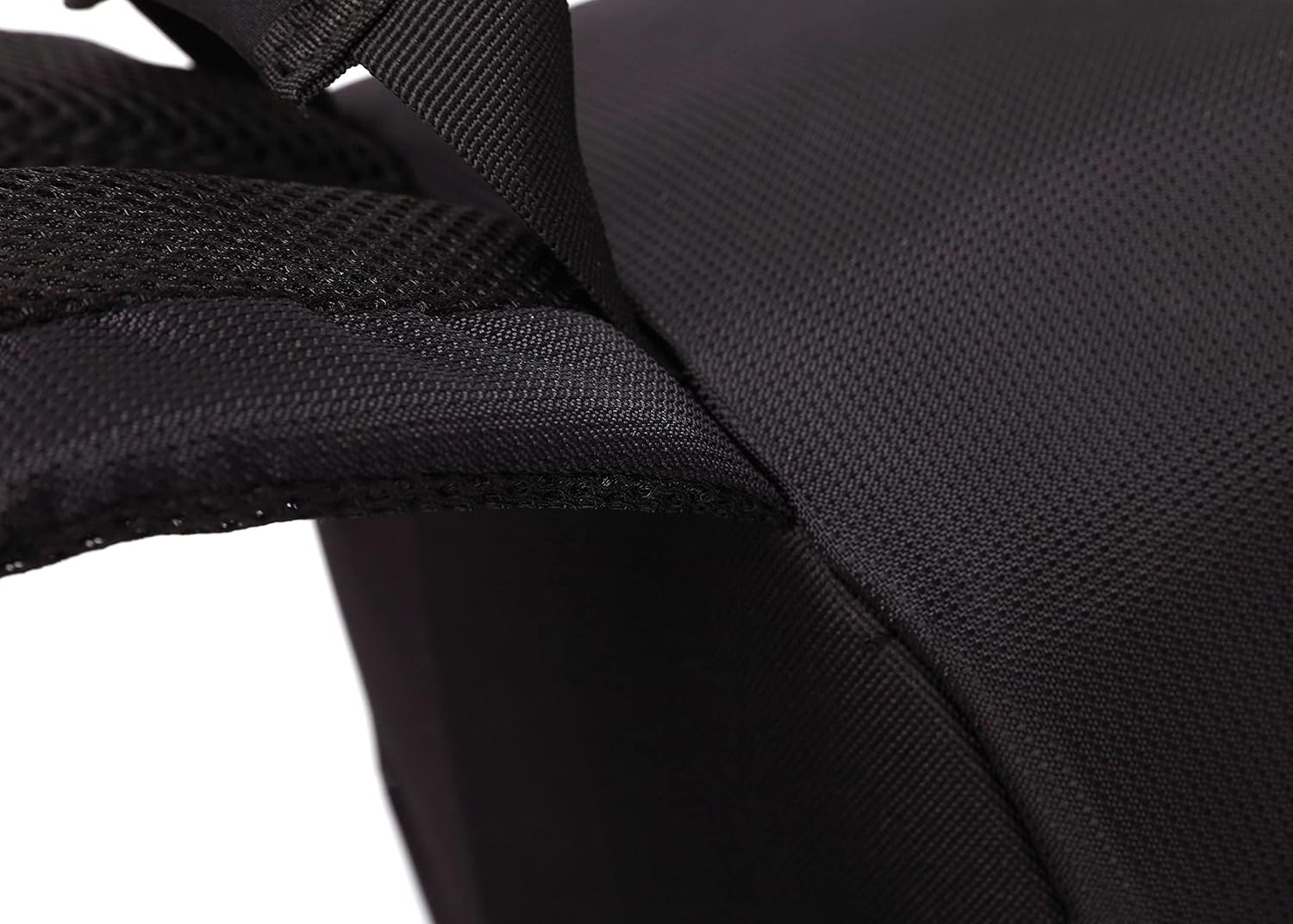 Highlights the high-quality fabric and stitching of the product to convey durability and premium construction.