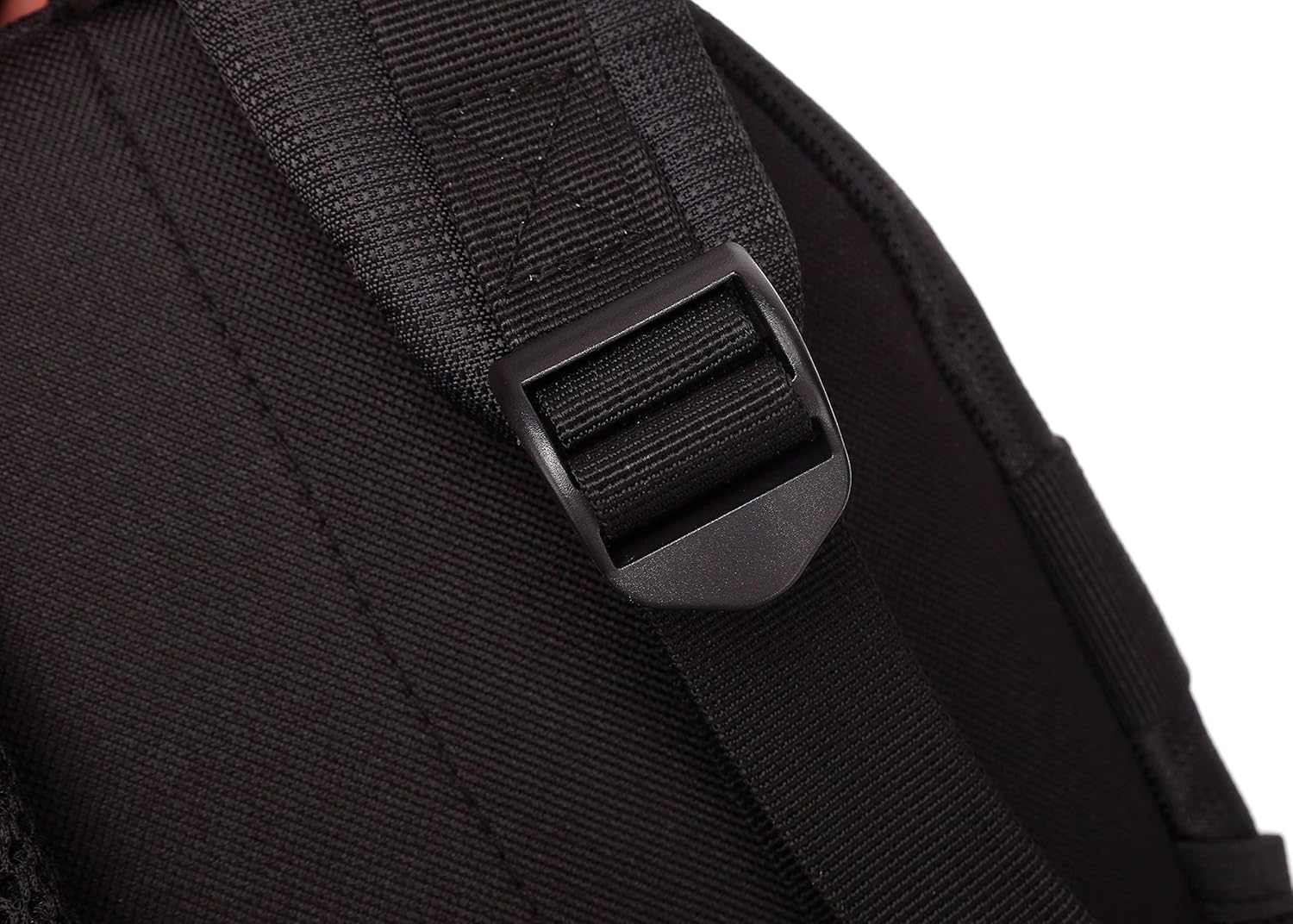 Highlights the adjustable strap feature of the bag, showing how it can be customized for comfort and fit.