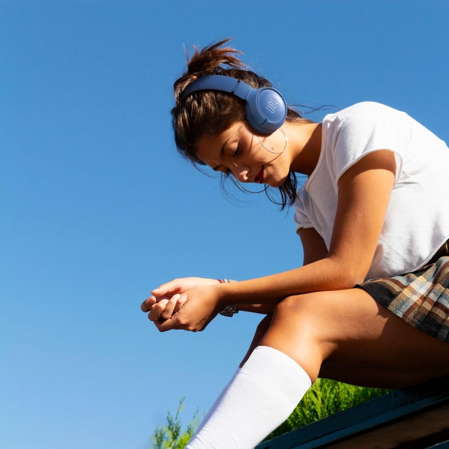 Shows the product being used in an outdoor setting, emphasizing its suitability for active lifestyles and comfortable wear.