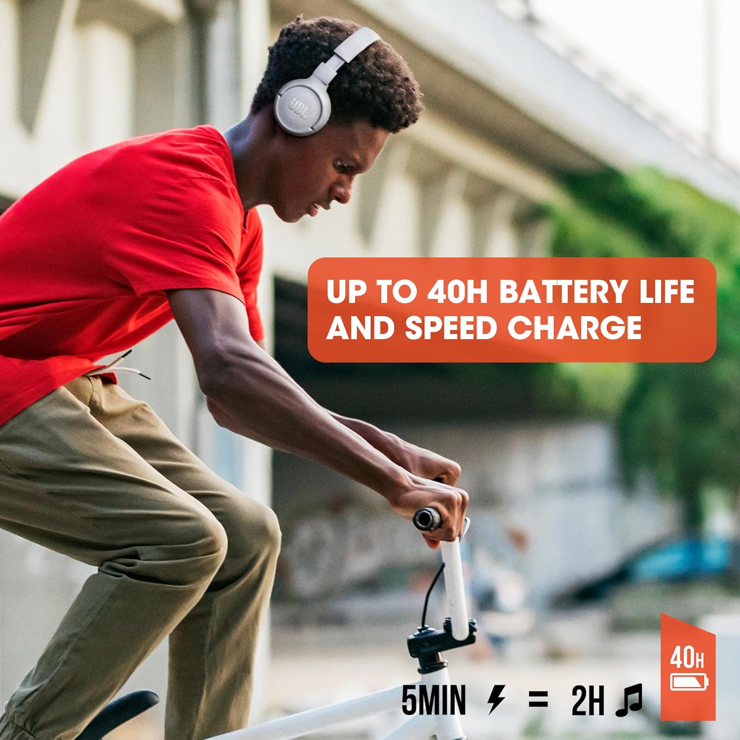 Highlights the headphones' impressive battery life and quick charging capability to appeal to users who value long-lasting and convenient audio experiences.