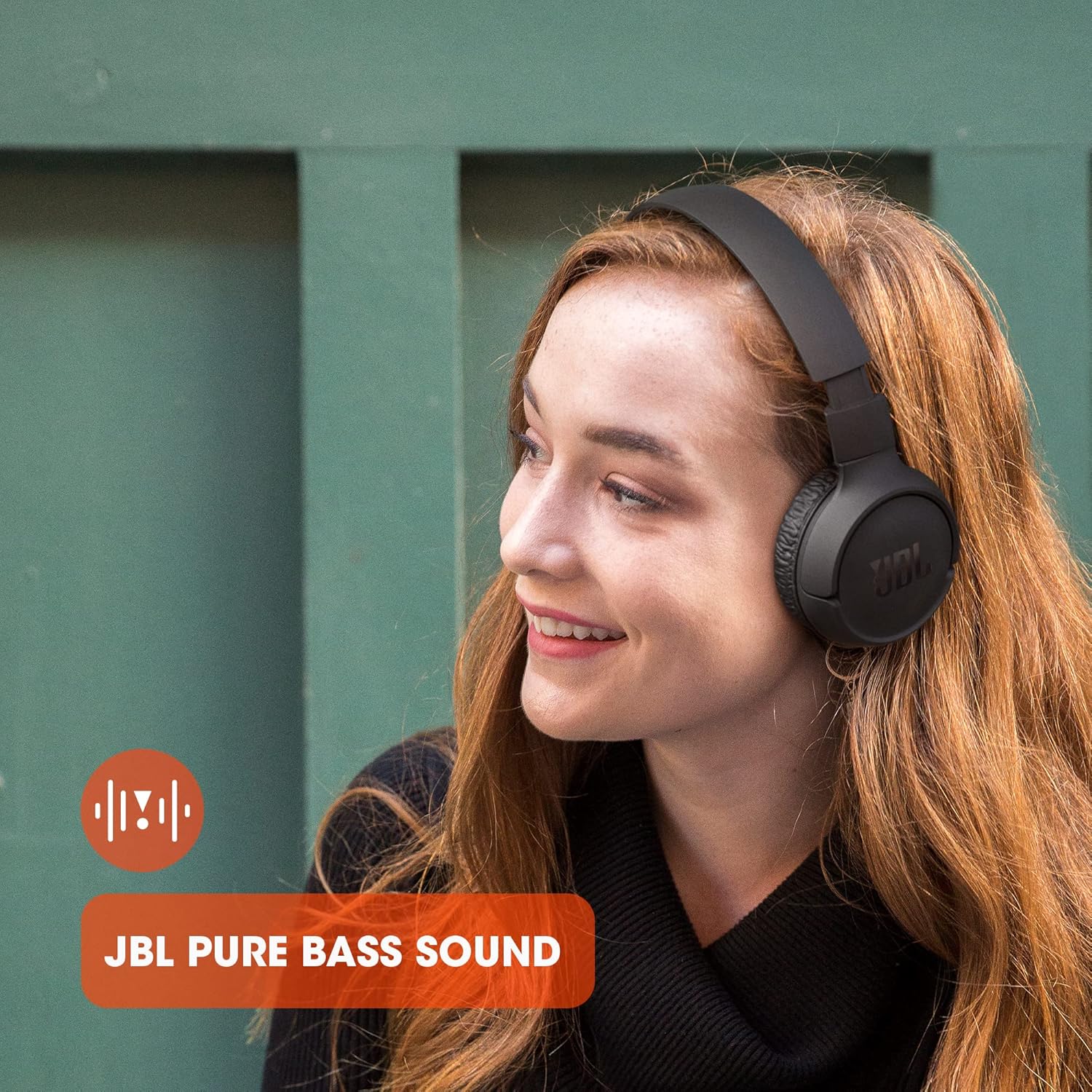 Highlights the product's superior bass sound quality to appeal to audio enthusiasts.