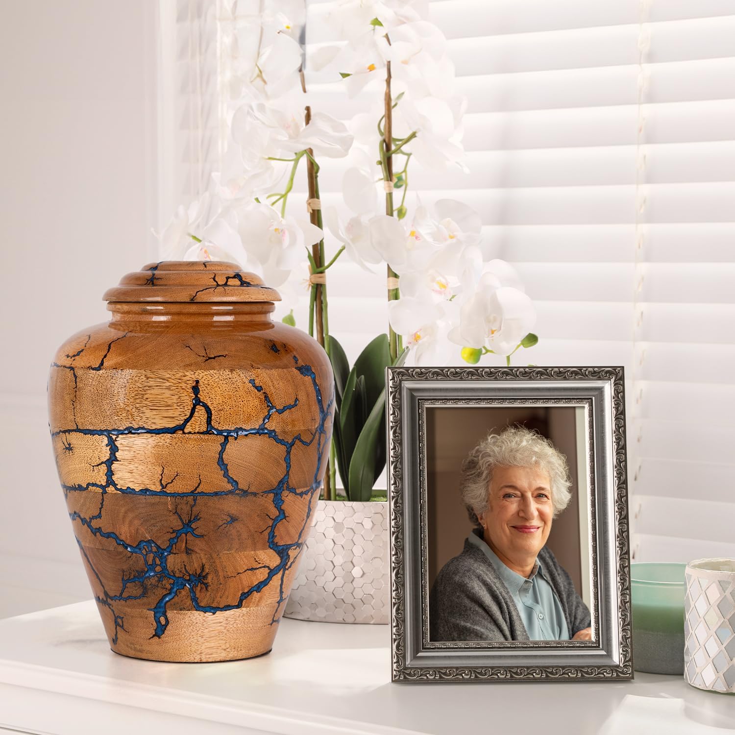 Showcases a decorative urn and photo frame as part of a memorial or remembrance set, helping customers understand the included items for honoring a loved one.