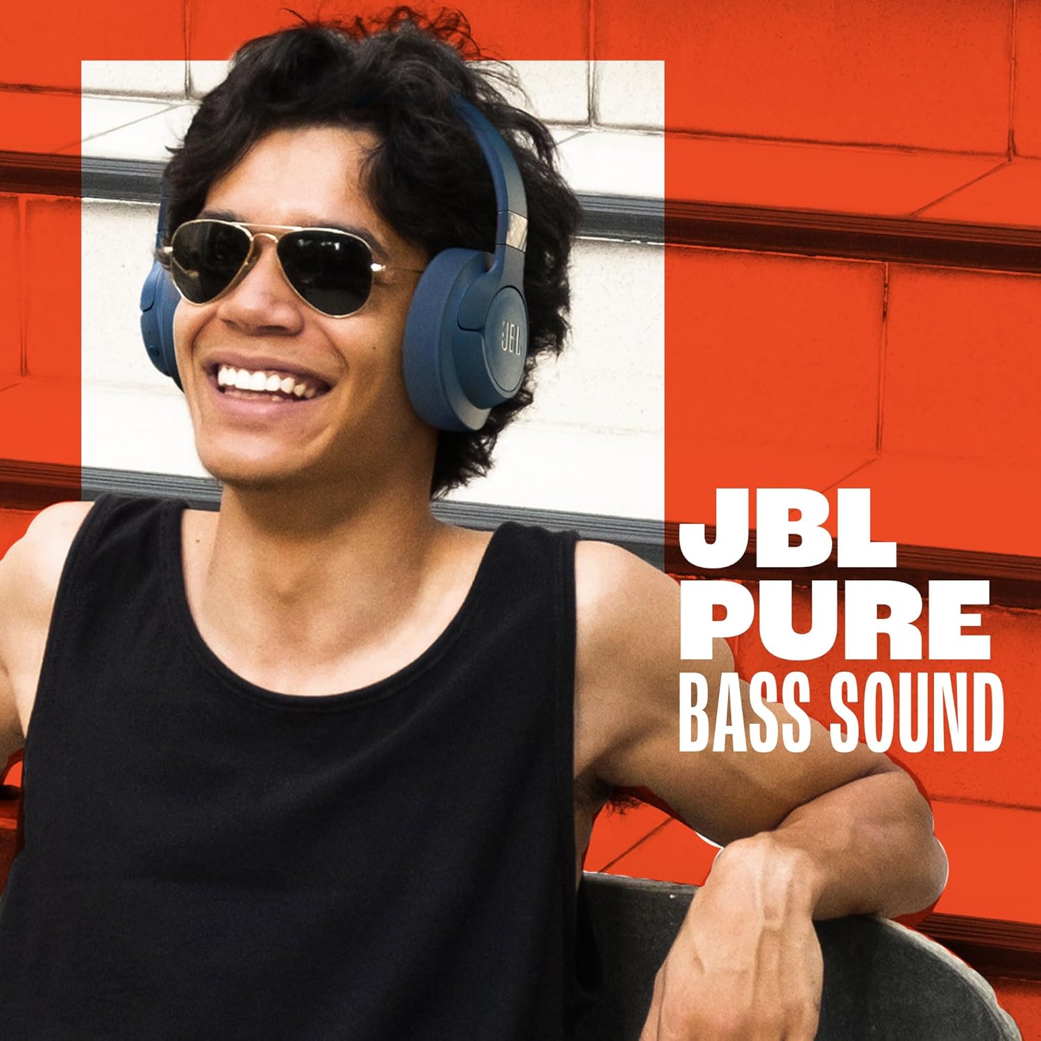 Highlights the product's superior bass sound quality to appeal to audio enthusiasts.
